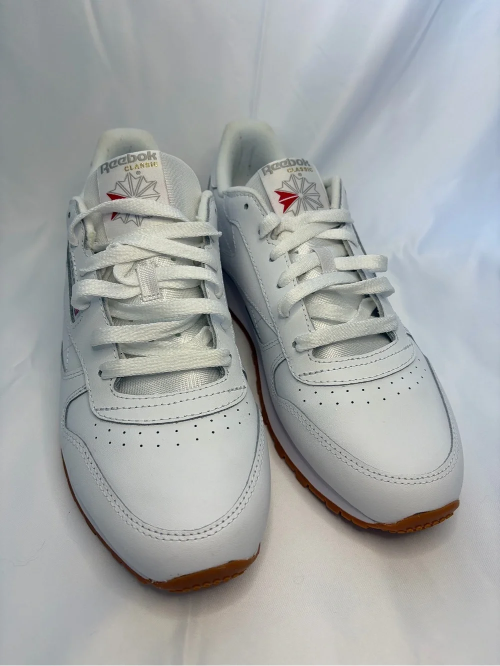 Reebok Classic White Leather Gum Sole Sneakers/Shoes Low-Top (US Women’s 11)